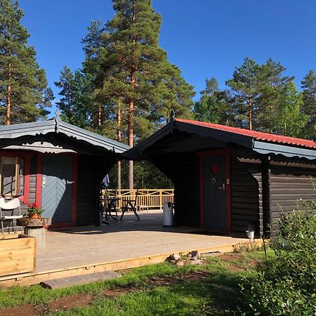 Timber Cottages With Jacuzzi And Sauna Near Lake Vaenern Карлстад Екстериор снимка