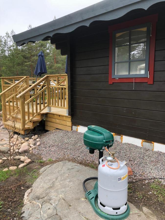 Timber Cottages With Jacuzzi And Sauna Near Lake Vaenern Карлстад Екстериор снимка
