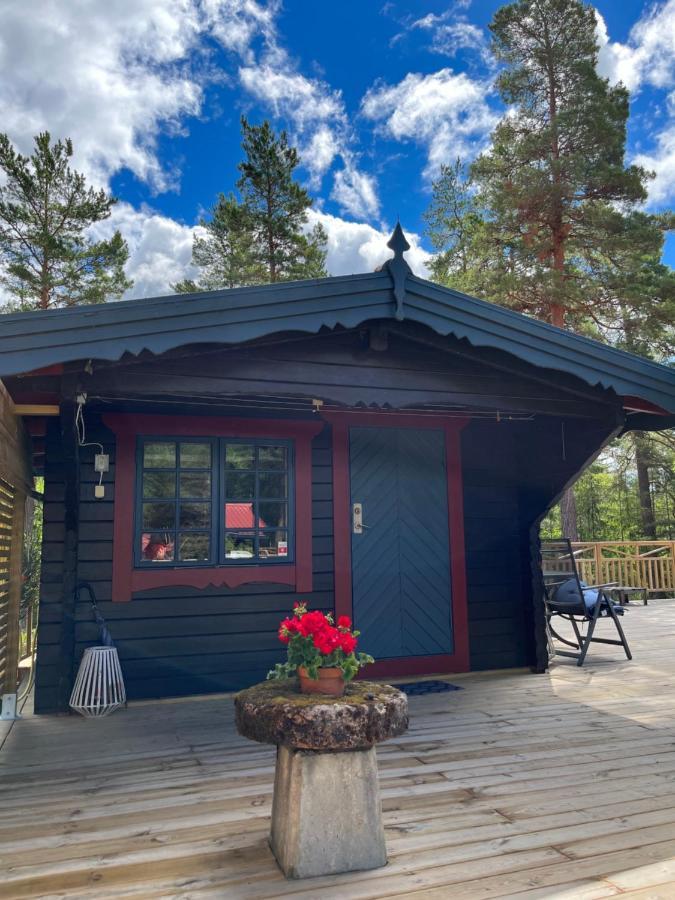 Timber Cottages With Jacuzzi And Sauna Near Lake Vaenern Карлстад Екстериор снимка