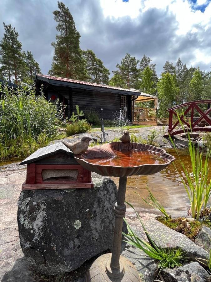 Timber Cottages With Jacuzzi And Sauna Near Lake Vaenern Карлстад Екстериор снимка