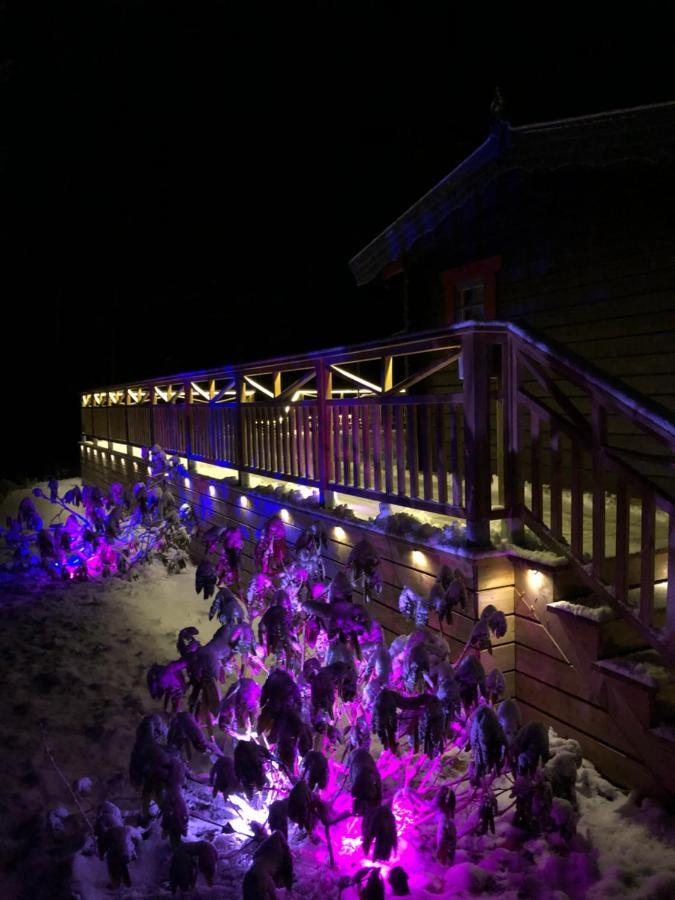 Timber Cottages With Jacuzzi And Sauna Near Lake Vaenern Карлстад Екстериор снимка