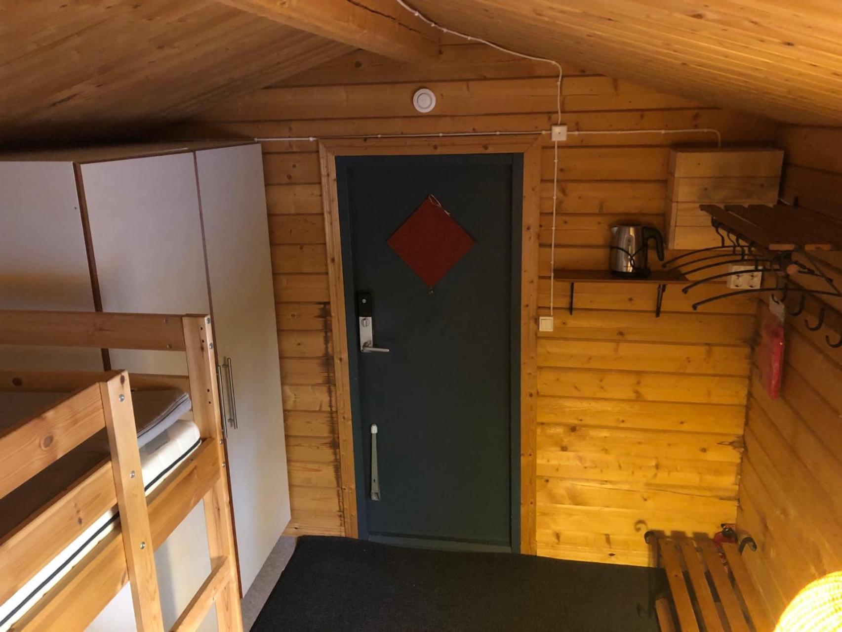 Timber Cottages With Jacuzzi And Sauna Near Lake Vaenern Карлстад Екстериор снимка