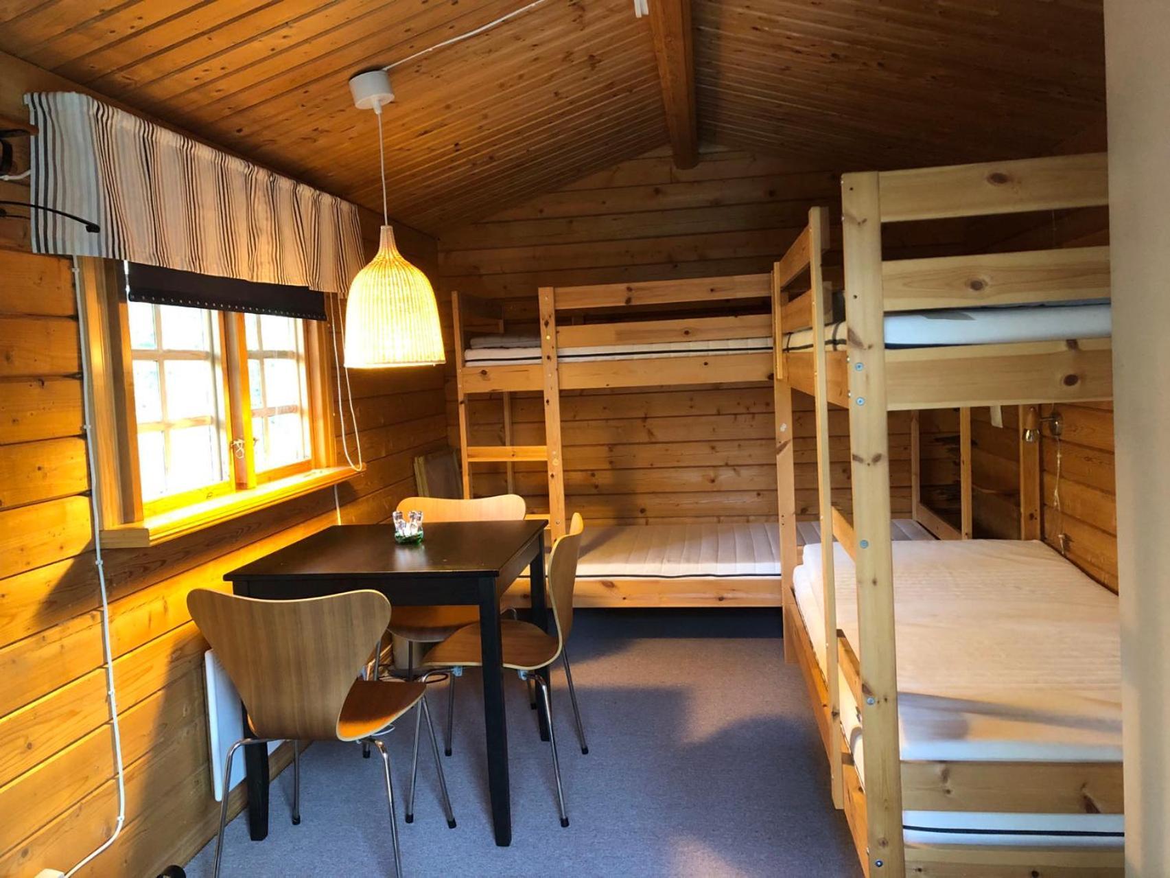 Timber Cottages With Jacuzzi And Sauna Near Lake Vaenern Карлстад Екстериор снимка