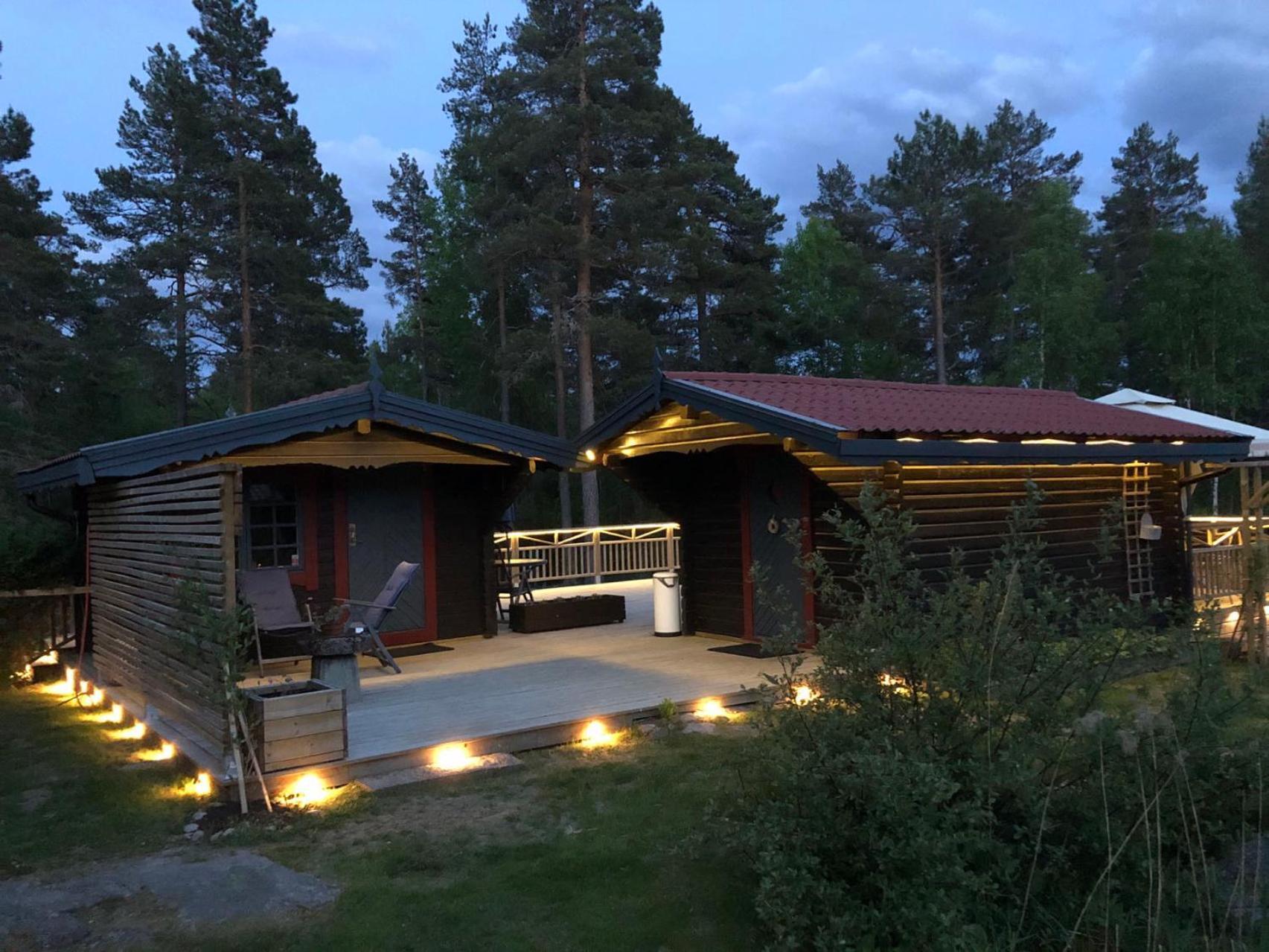 Timber Cottages With Jacuzzi And Sauna Near Lake Vaenern Карлстад Екстериор снимка